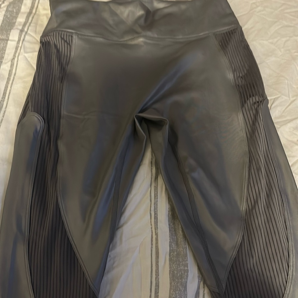 Woman’s fabletics leggings size medium gray
